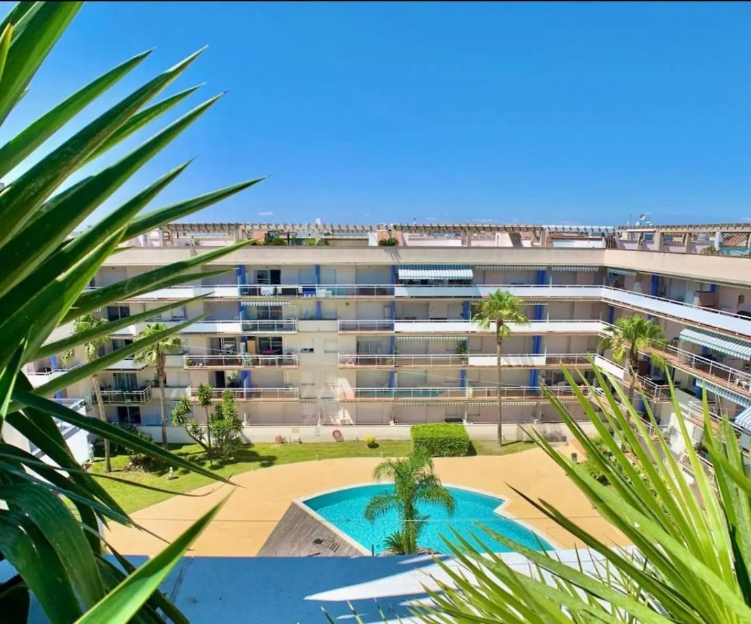 Superbe appartement avec solarium et piscine communautaire Roses
