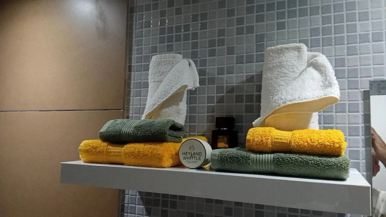 Superbe appartement avec solarium et piscine communautaire Roses