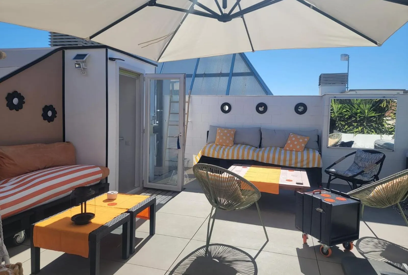 Superbe appartement avec solarium et piscine communautaire Roses