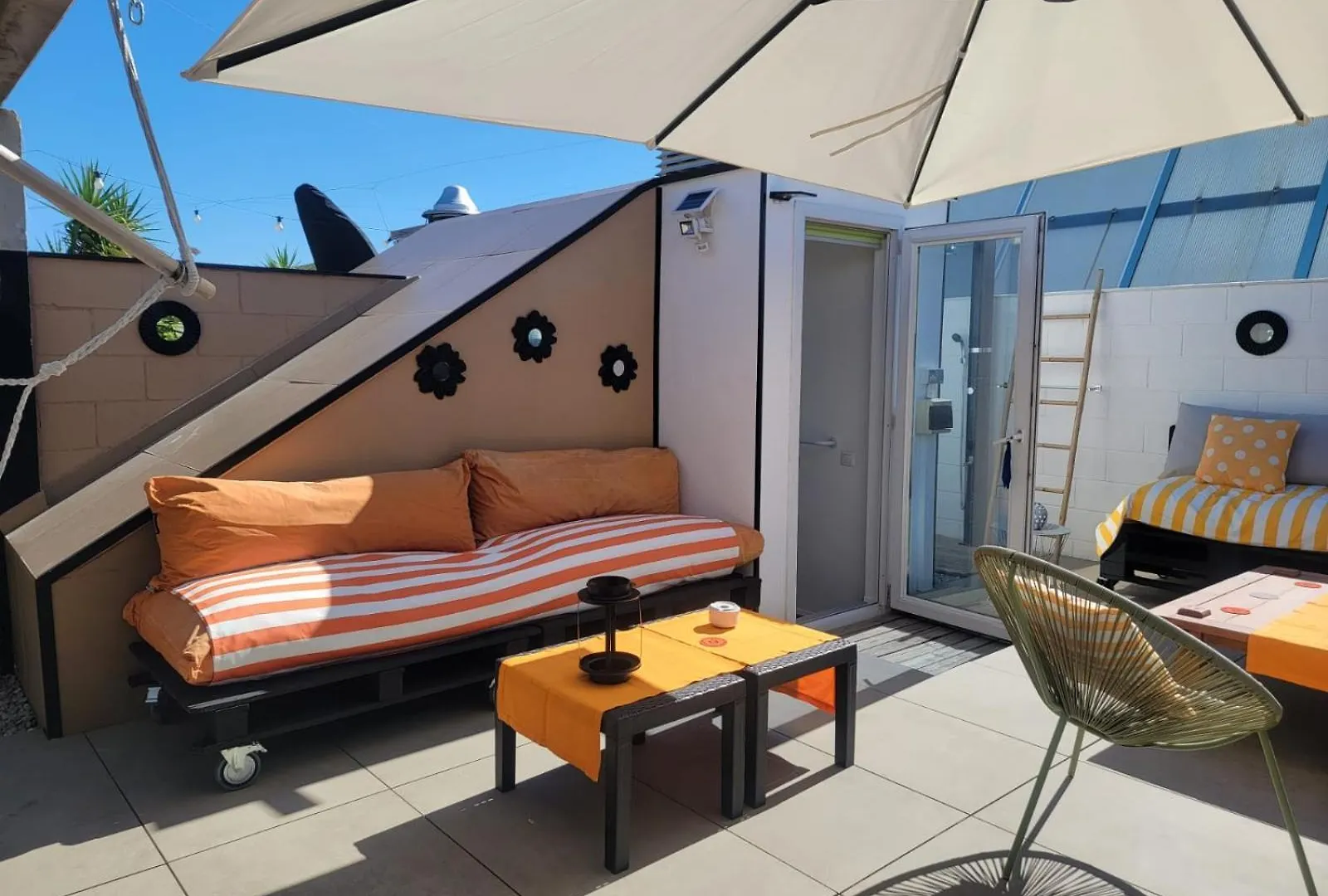 Superbe appartement avec solarium et piscine communautaire Roses