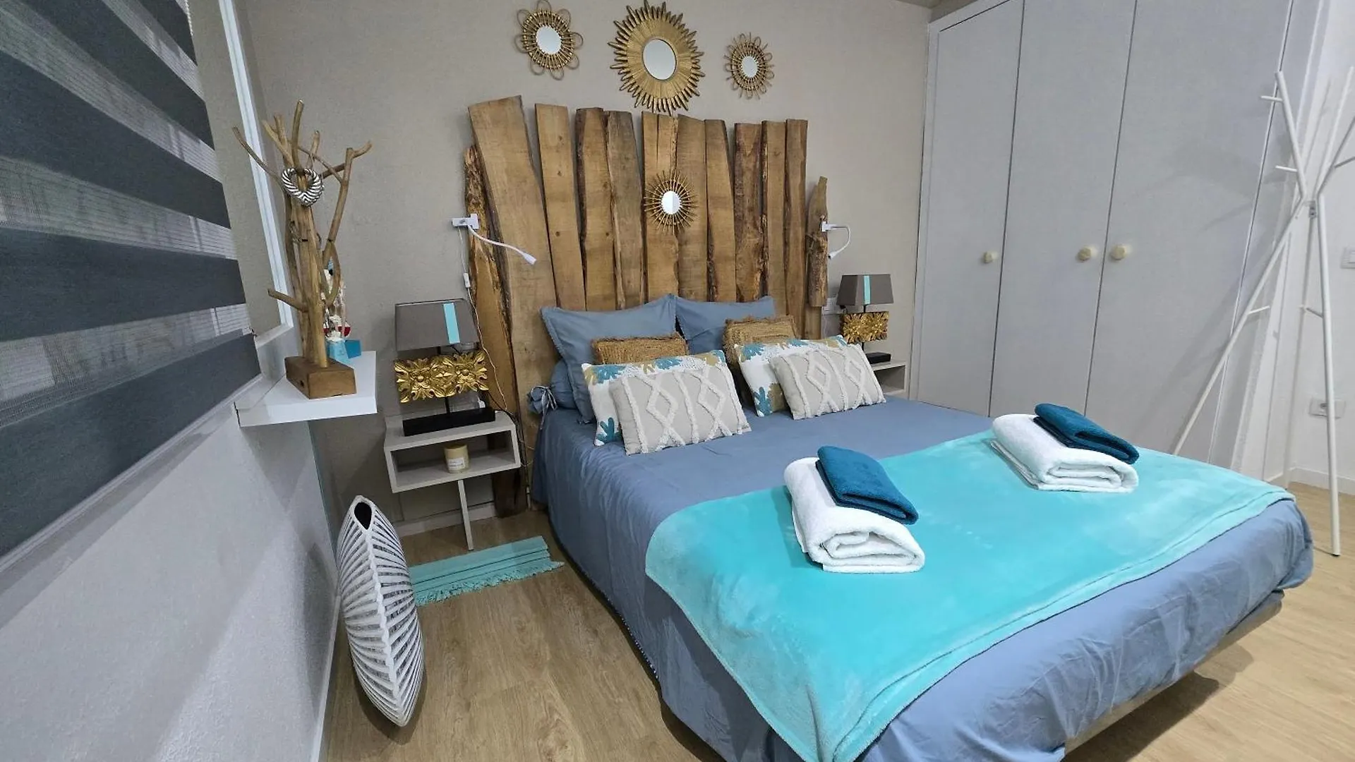 Superbe appartement avec solarium et piscine communautaire Roses