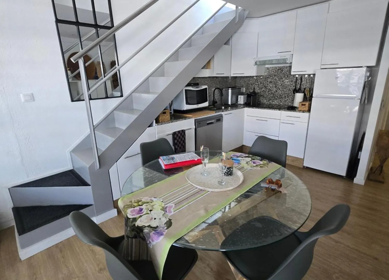 Superbe appartement avec solarium et piscine communautaire Roses