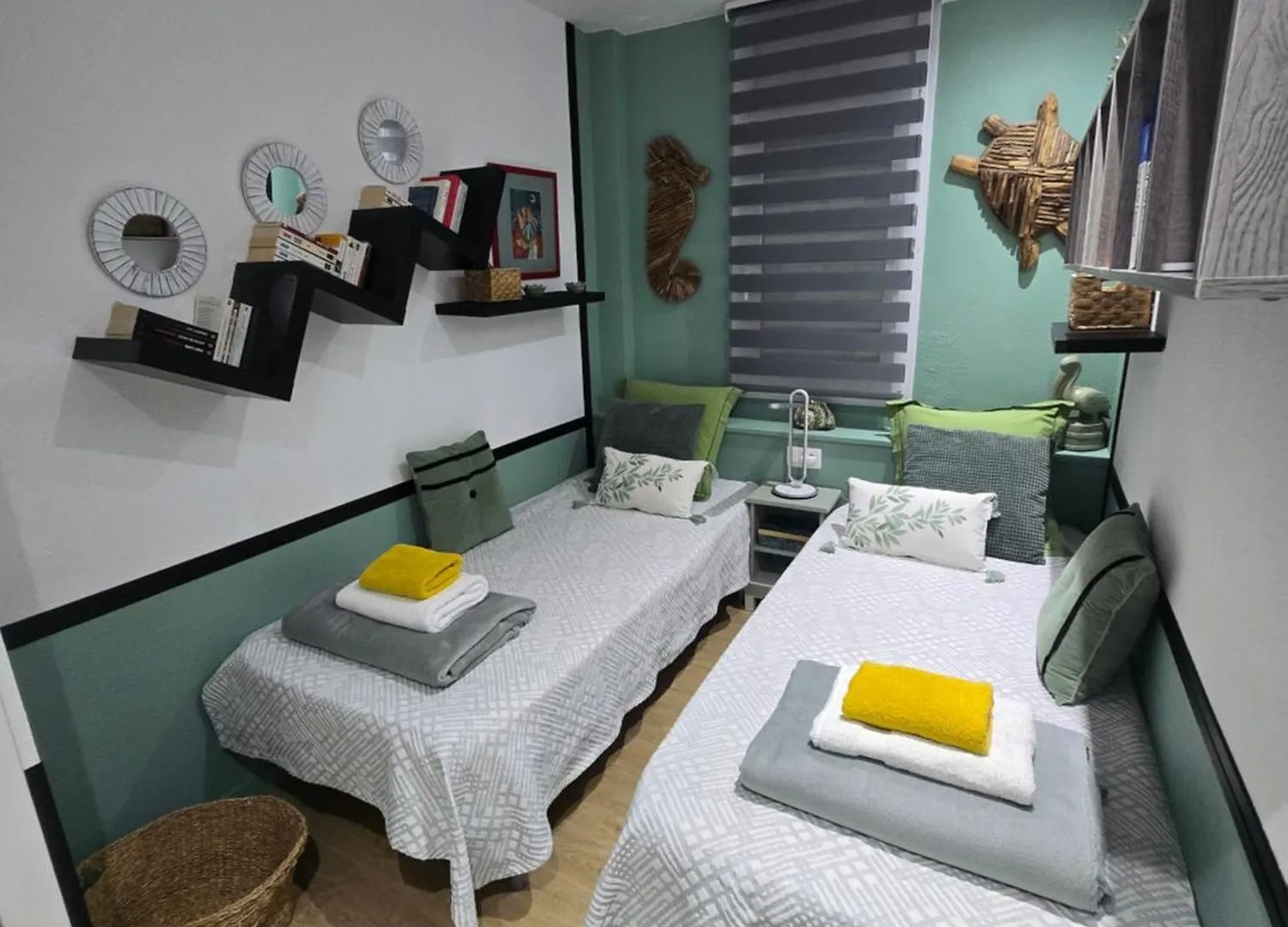 Superbe appartement avec solarium et piscine communautaire Roses